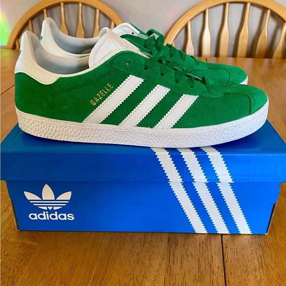 Big kids size 5 adidas gazelles green - Picture 4 of 7
